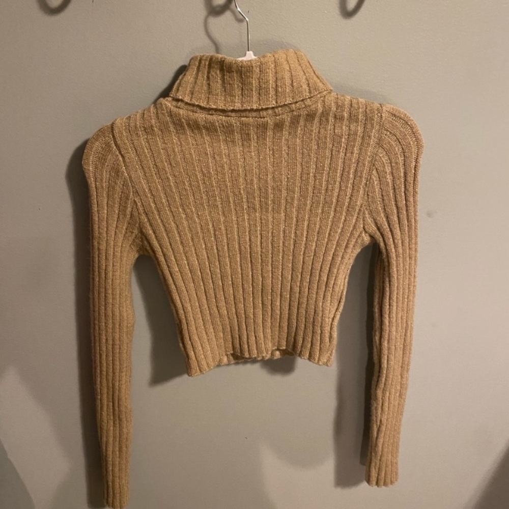Cropped turtle neck